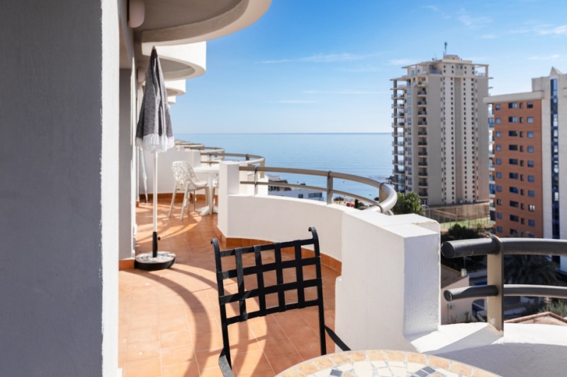 Apartamento con vistas al mar en venta, unicado a tan solo unos pasos de la Cala de La Calalga, Calpe! 